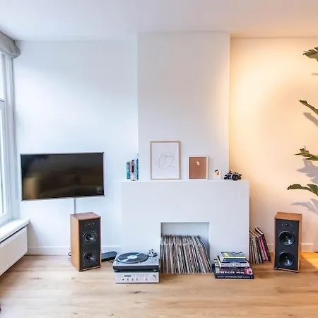 Spacious Modern Canal House Appartement